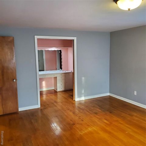 16214 Shaftsbury Avenue, Detroit, MI 48219