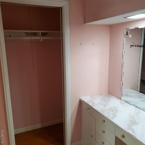 16214 Shaftsbury Avenue, Detroit, MI 48219