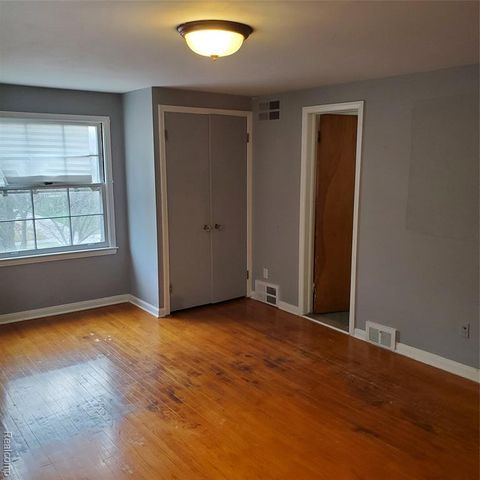 16214 Shaftsbury Avenue, Detroit, MI 48219