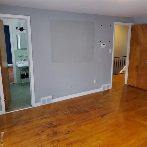 16214 Shaftsbury Avenue, Detroit, MI 48219