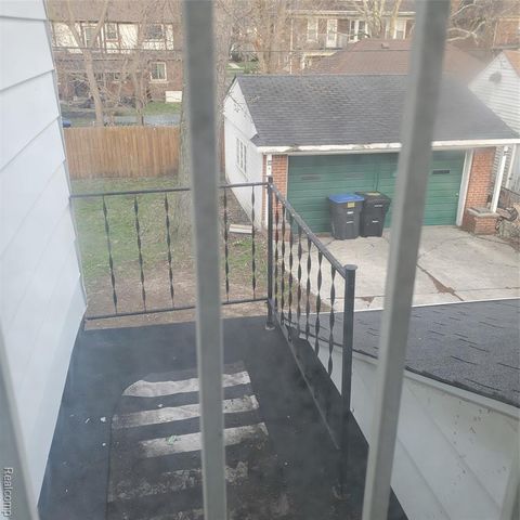 16214 Shaftsbury Avenue, Detroit, MI 48219