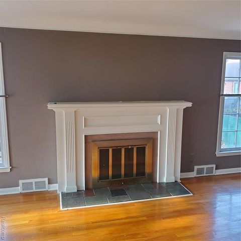 16214 Shaftsbury Avenue, Detroit, MI 48219