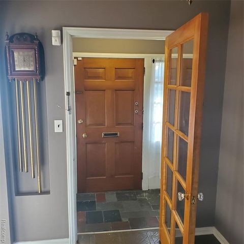 16214 Shaftsbury Avenue, Detroit, MI 48219