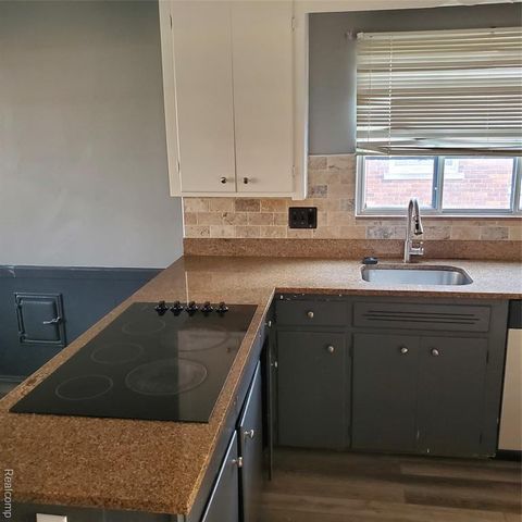 16214 Shaftsbury Avenue, Detroit, MI 48219