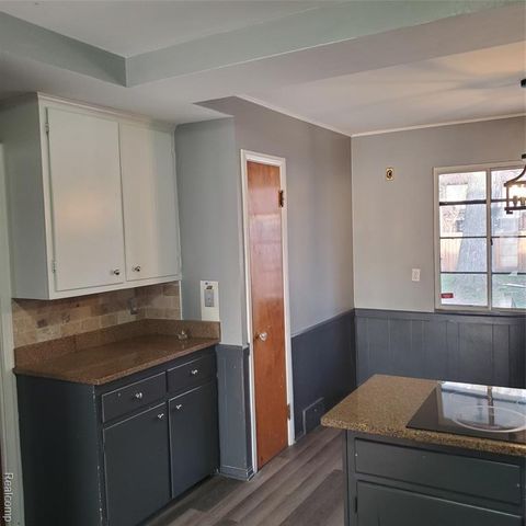 16214 Shaftsbury Avenue, Detroit, MI 48219