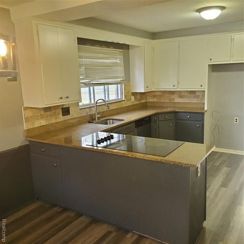 16214 Shaftsbury Avenue, Detroit, MI 48219