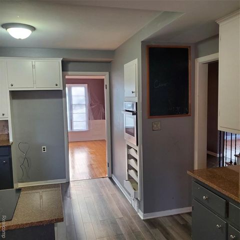 16214 Shaftsbury Avenue, Detroit, MI 48219