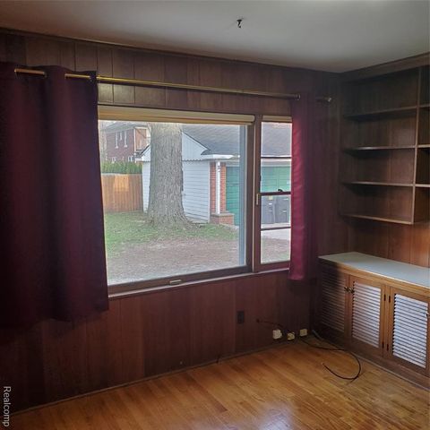 16214 Shaftsbury Avenue, Detroit, MI 48219