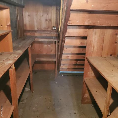 16214 Shaftsbury Avenue, Detroit, MI 48219