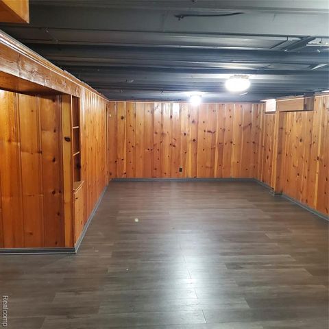 16214 Shaftsbury Avenue, Detroit, MI 48219