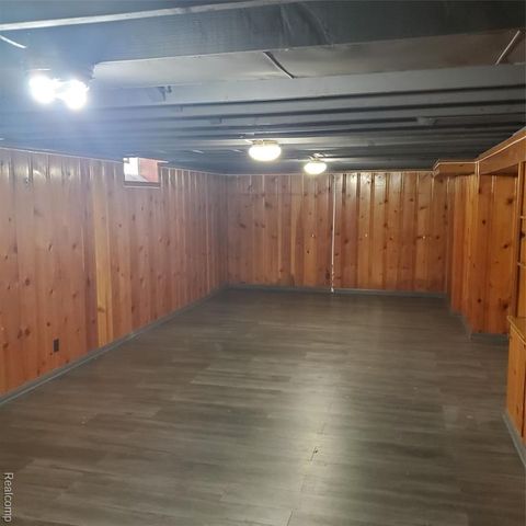 16214 Shaftsbury Avenue, Detroit, MI 48219