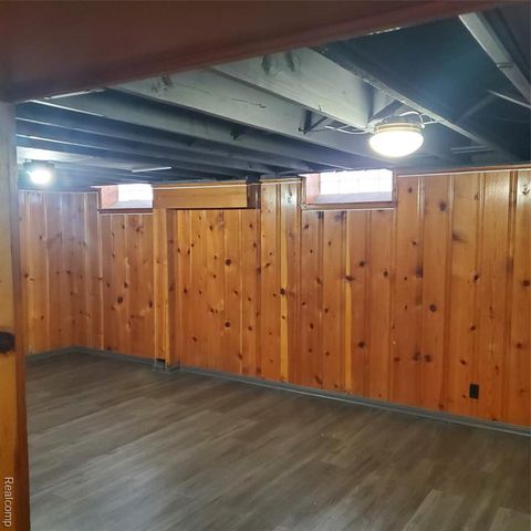 16214 Shaftsbury Avenue, Detroit, MI 48219