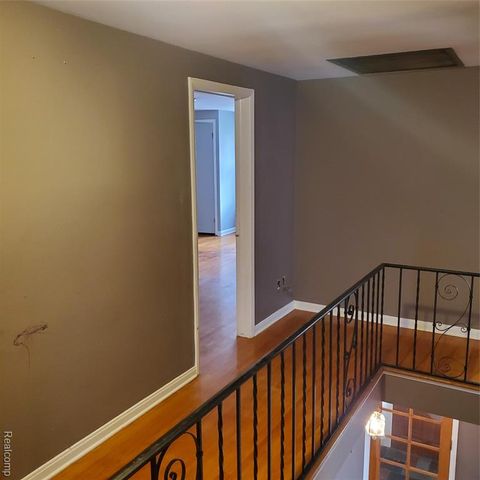 16214 Shaftsbury Avenue, Detroit, MI 48219