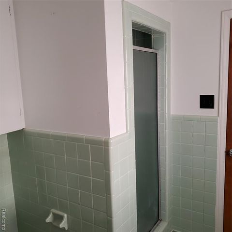 16214 Shaftsbury Avenue, Detroit, MI 48219