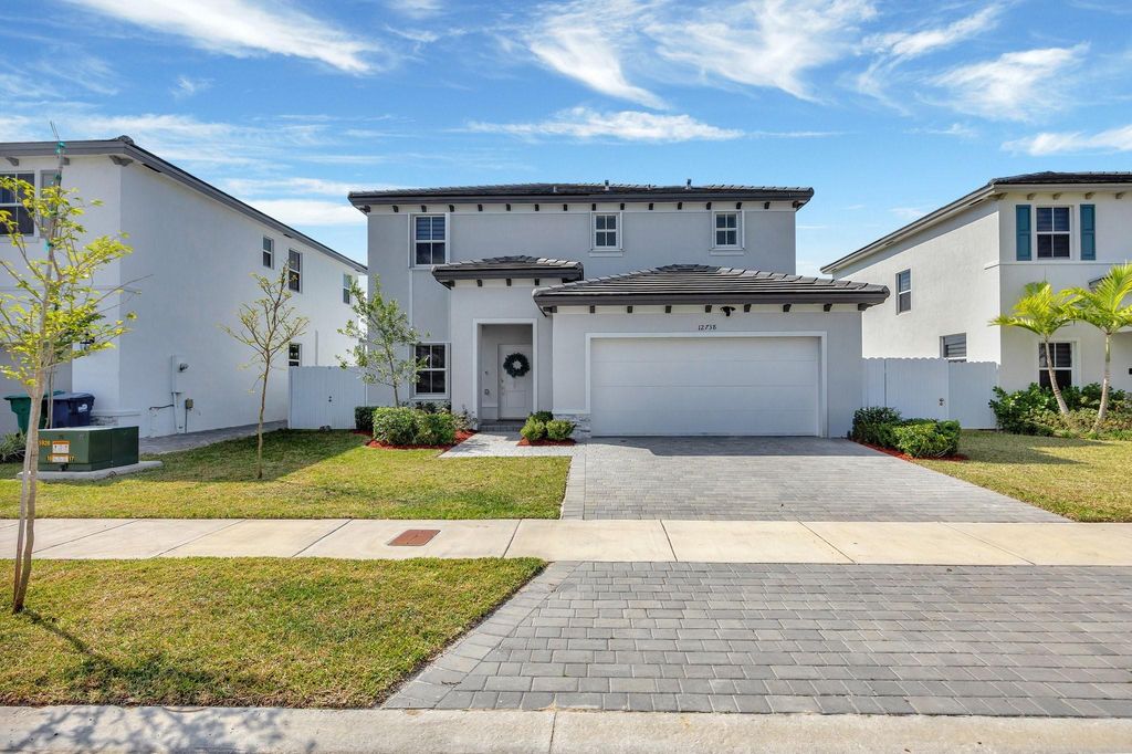 12738 SW 212th St, Miami, FL 33177