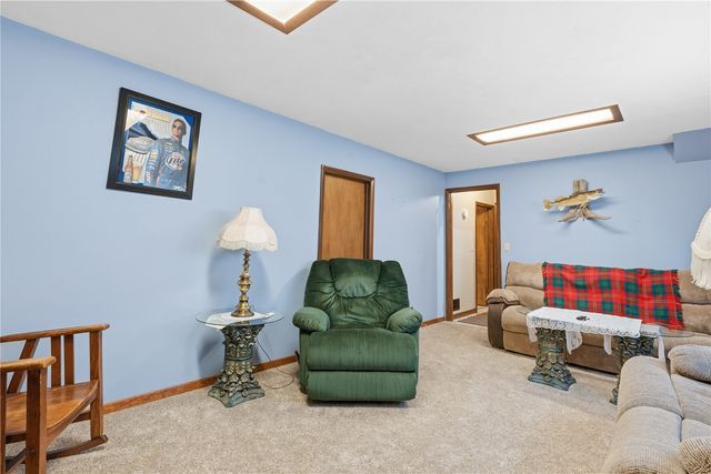 3800 Redbud Road NE, Cedar Rapids, IA 52402