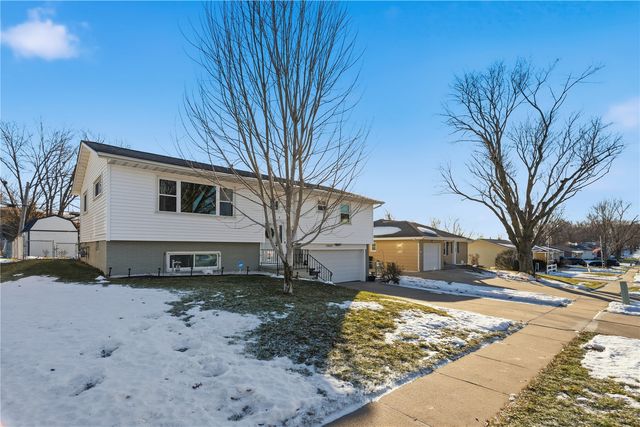 3800 Redbud Road NE, Cedar Rapids, IA 52402