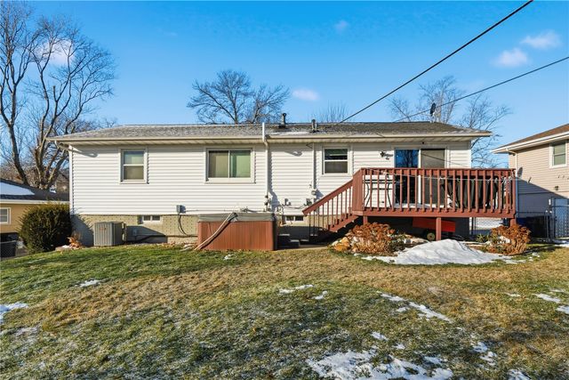 3800 Redbud Road NE, Cedar Rapids, IA 52402