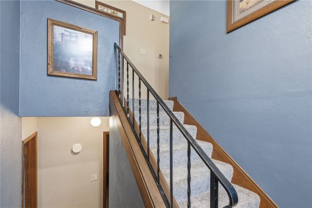 3800 Redbud Road NE, Cedar Rapids, IA 52402