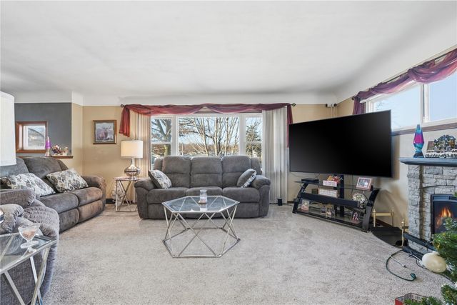 3800 Redbud Road NE, Cedar Rapids, IA 52402