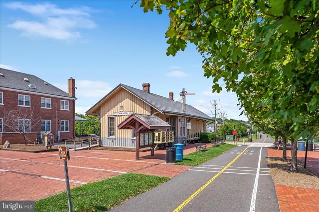 1420 CUTTERMILL CT, Herndon, VA 20170