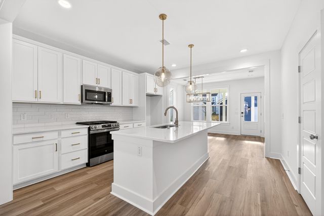 745 Blueway Avenue, Summerville, SC 29486