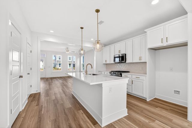 745 Blueway Avenue, Summerville, SC 29486