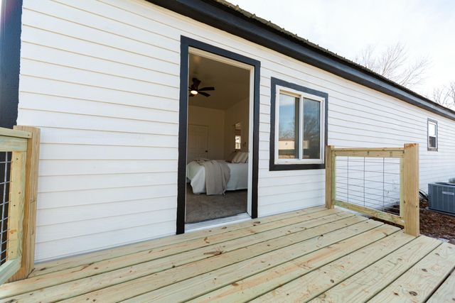 15225 E 1666th Road, Stockton, MO 65785