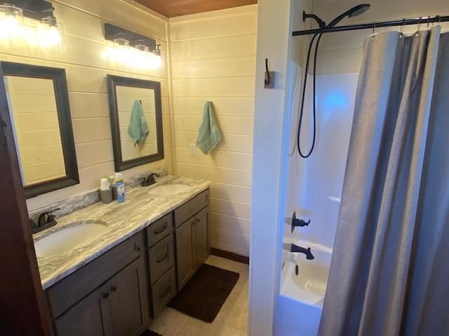 313 Lexington Drive, Brasstown, SC 29802
