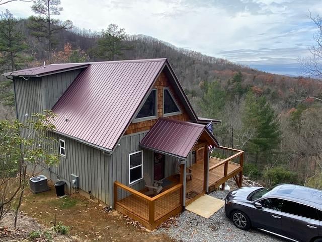 313 Lexington Drive, Brasstown, SC 29802