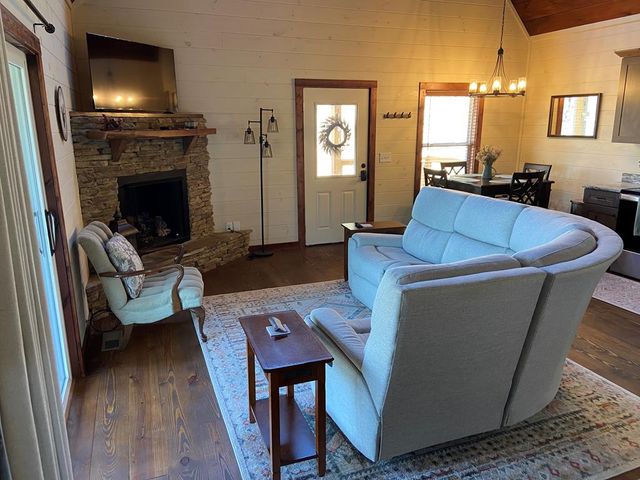 313 Lexington Drive, Brasstown, SC 29802