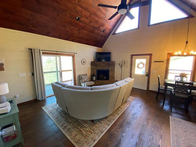 313 Lexington Drive, Brasstown, SC 29802