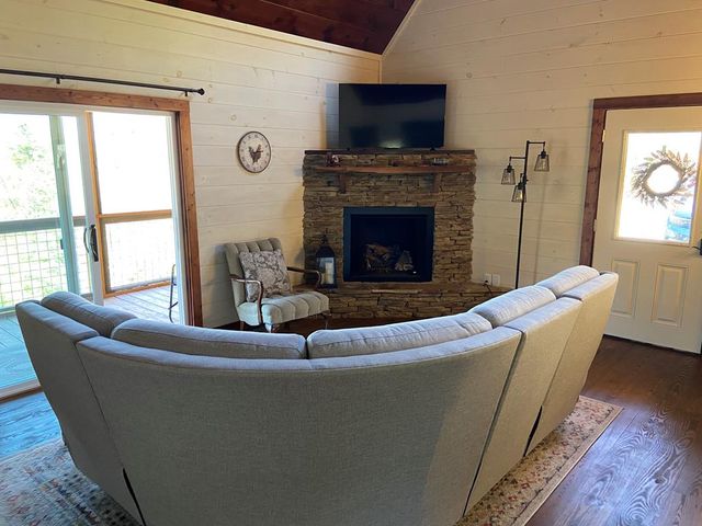 313 Lexington Drive, Brasstown, SC 29802