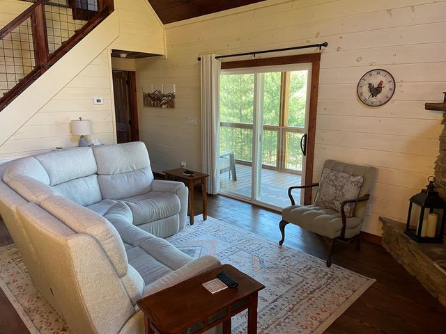 313 Lexington Drive, Brasstown, SC 29802