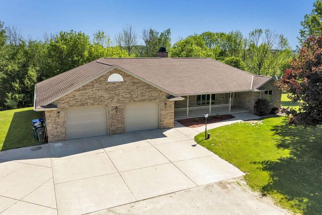 5813 NORTH AVENUE, Denmark, WI 54208