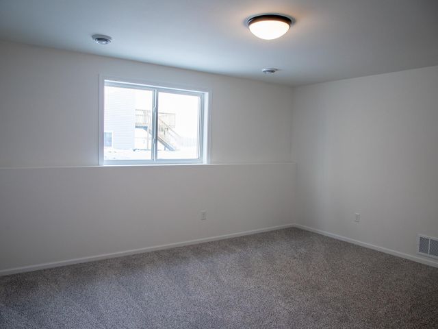 300 Lionheart Drive S, Horace, ND 58047