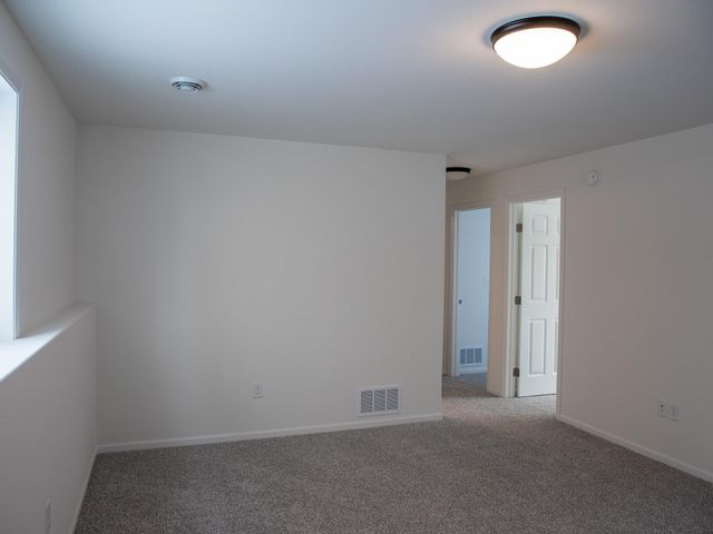 300 Lionheart Drive S, Horace, ND 58047