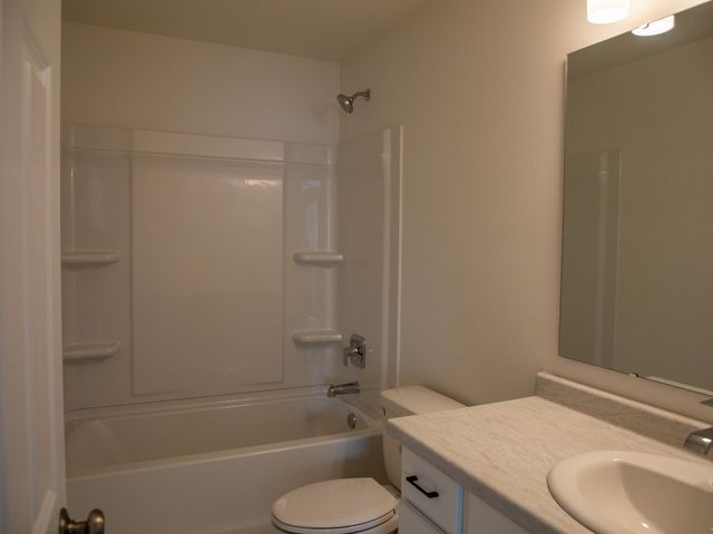 300 Lionheart Drive S, Horace, ND 58047