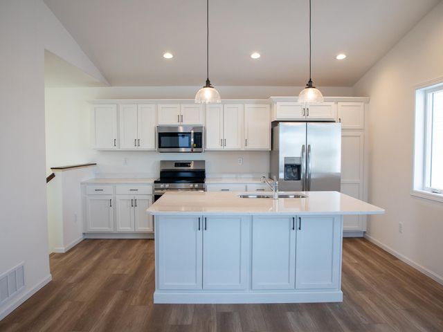 300 Lionheart Drive S, Horace, ND 58047
