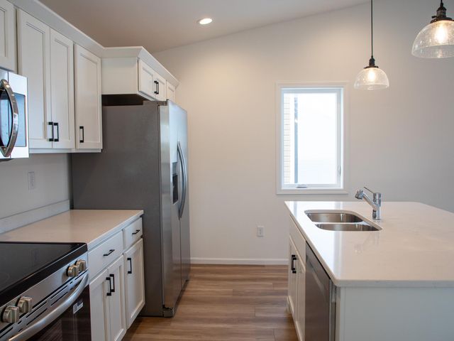 300 Lionheart Drive S, Horace, ND 58047