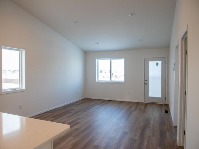 300 Lionheart Drive S, Horace, ND 58047