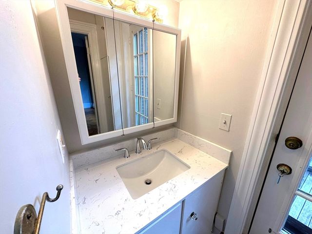 32 Gloucester 1, Boston, MA 02115