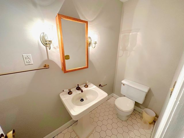 32 Gloucester 1, Boston, MA 02115