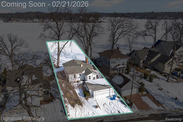 6832 Brightwood Court, Waterford Charter Township, MI 48327