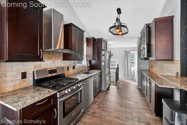 6832 Brightwood Court, Waterford Charter Township, MI 48327