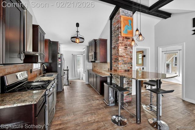 6832 Brightwood Court, Waterford Charter Township, MI 48327