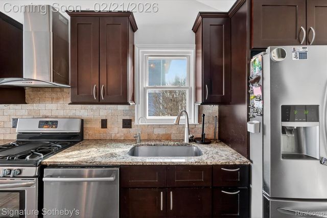 6832 Brightwood Court, Waterford Charter Township, MI 48327