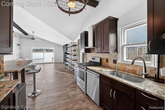 6832 Brightwood Court, Waterford Charter Township, MI 48327