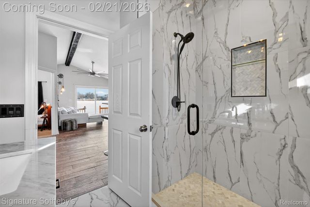 6832 Brightwood Court, Waterford Charter Township, MI 48327