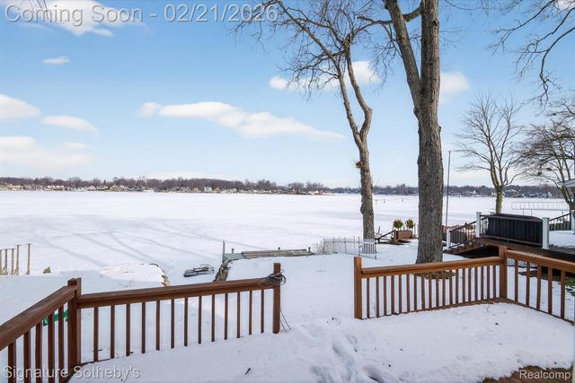 6832 Brightwood Court, Waterford Charter Township, MI 48327